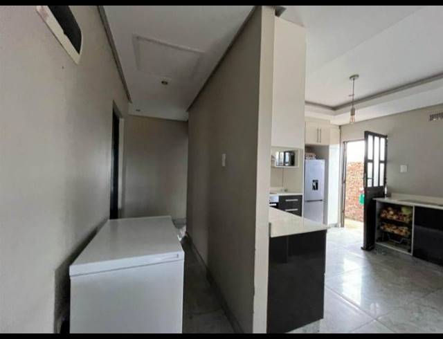 3 BEDROOM HOUSE FOR SALE IN UMLAZI G